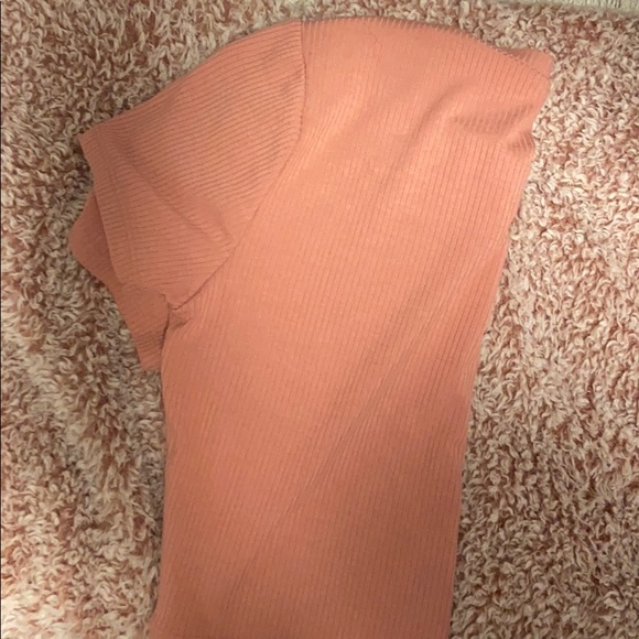 Crop top. - Picture 2 of 2